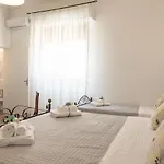 Gina *